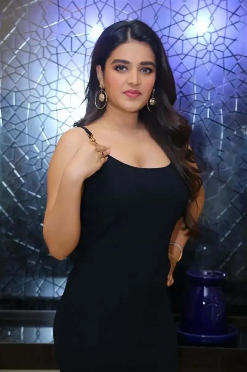 TELUGU ACTRESS NIDHI AGARWAL IN BLACK SKIRT AT SIIMA AWARDS 10